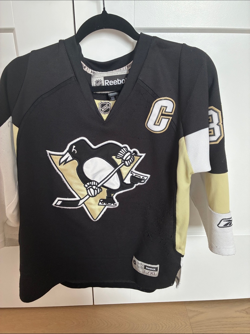 Reebok Kids Pittsburgh Penguins Black, Gold & White Captain Hockey Jersey CROSBY
